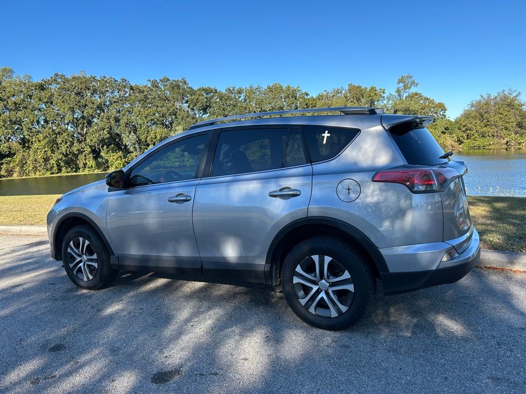 Thumbnail: 2018 Toyota RAV4 - 3