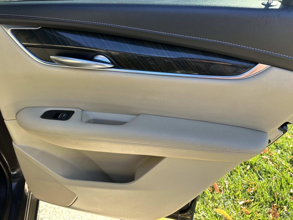 Thumbnail: 2018 Cadillac XT5 - 24