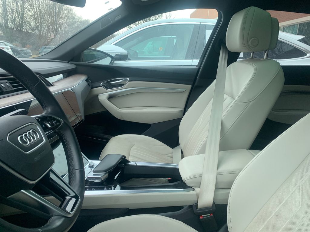 Thumbnail: 2024 Audi Q8 e-tron - 5