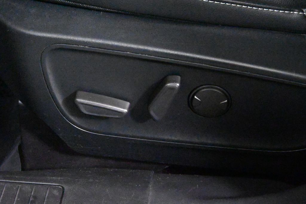 2020 Ford Escape SE Sport Hybrid 31