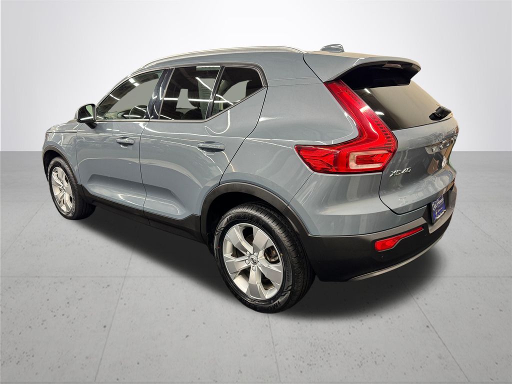 2022 Volvo XC40 Momentum