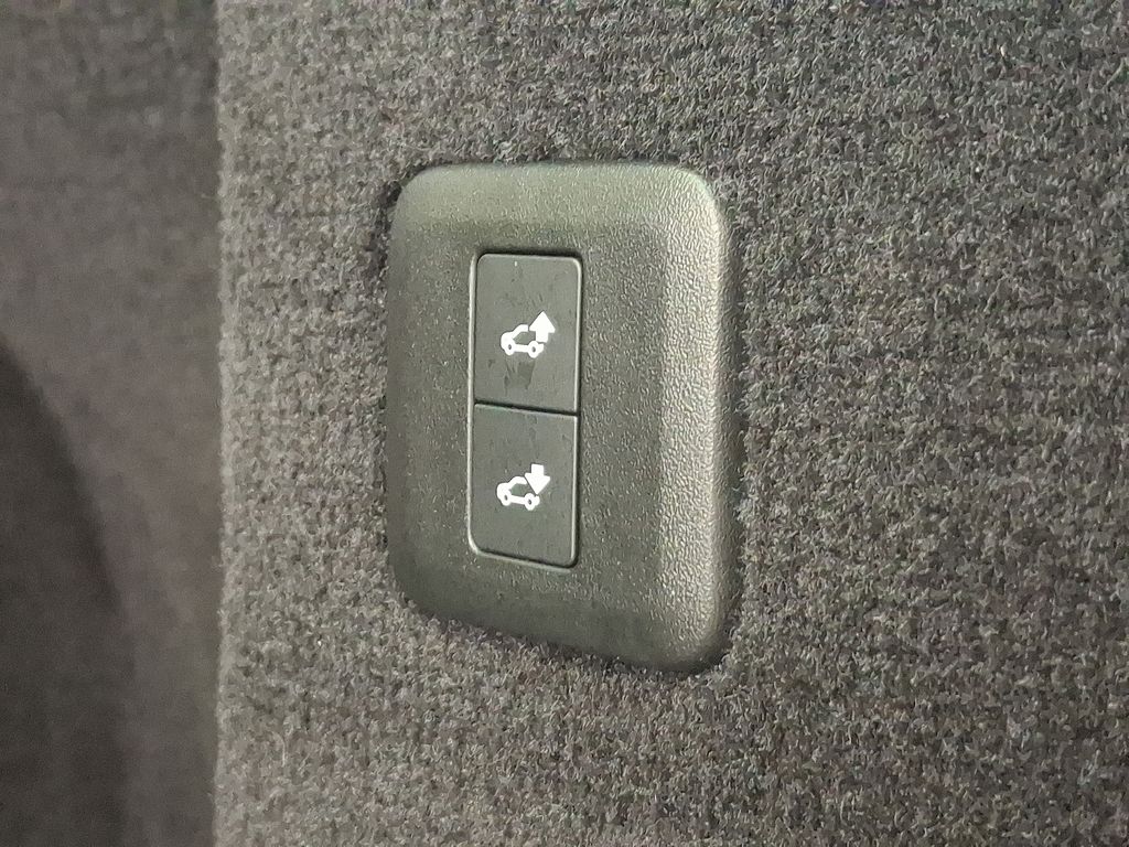 Thumbnail: 2022 Land Rover Range Rover Sport - 32