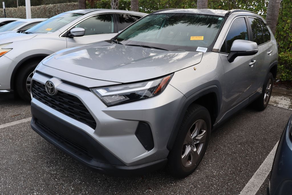 2022 Toyota RAV4 XLE 2