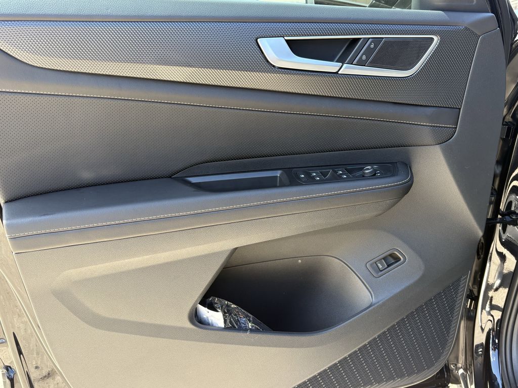 New 2026 Deep Black Volkswagen 2.0T SEL image 10