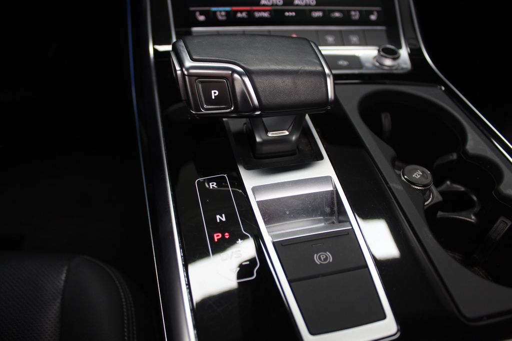 Thumbnail: 2021 Audi Q8 - 15