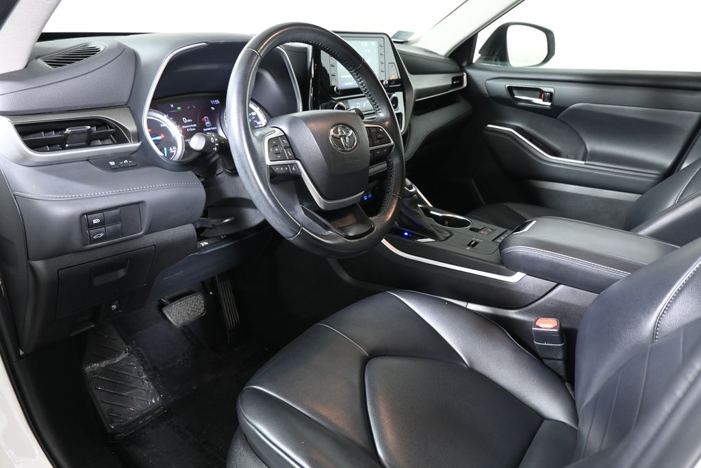 Thumbnail: 2022 Toyota Highlander - 14