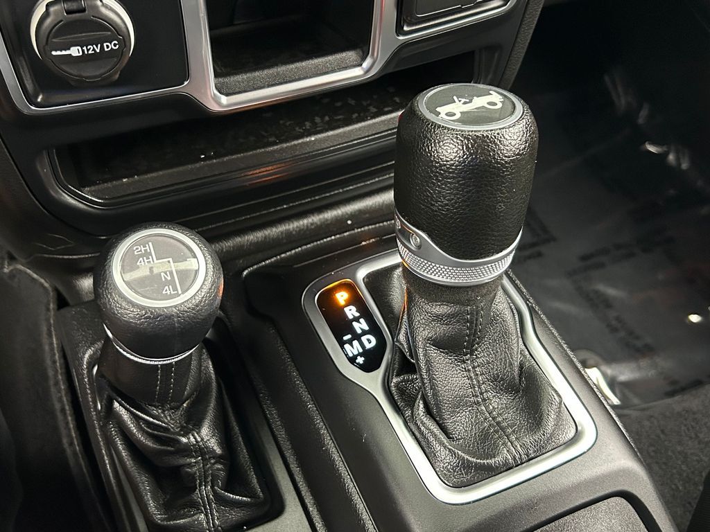 Used 2018 Punkn Metallic Clearcoat Jeep Unlimited Sport image 30