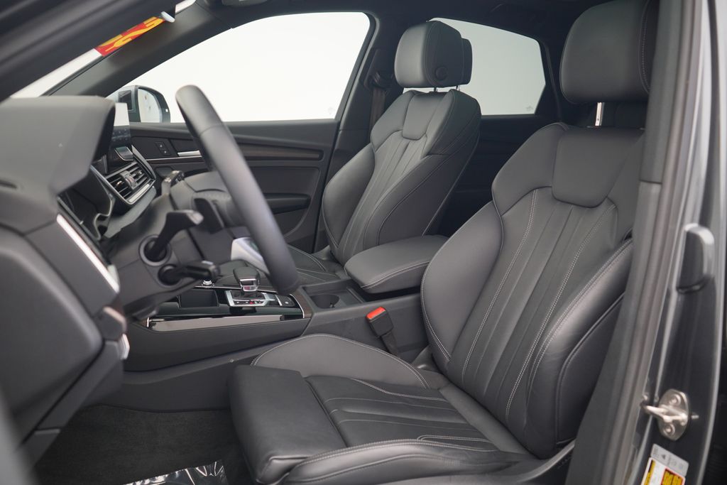 Thumbnail: 2024 Audi Q5 - 6