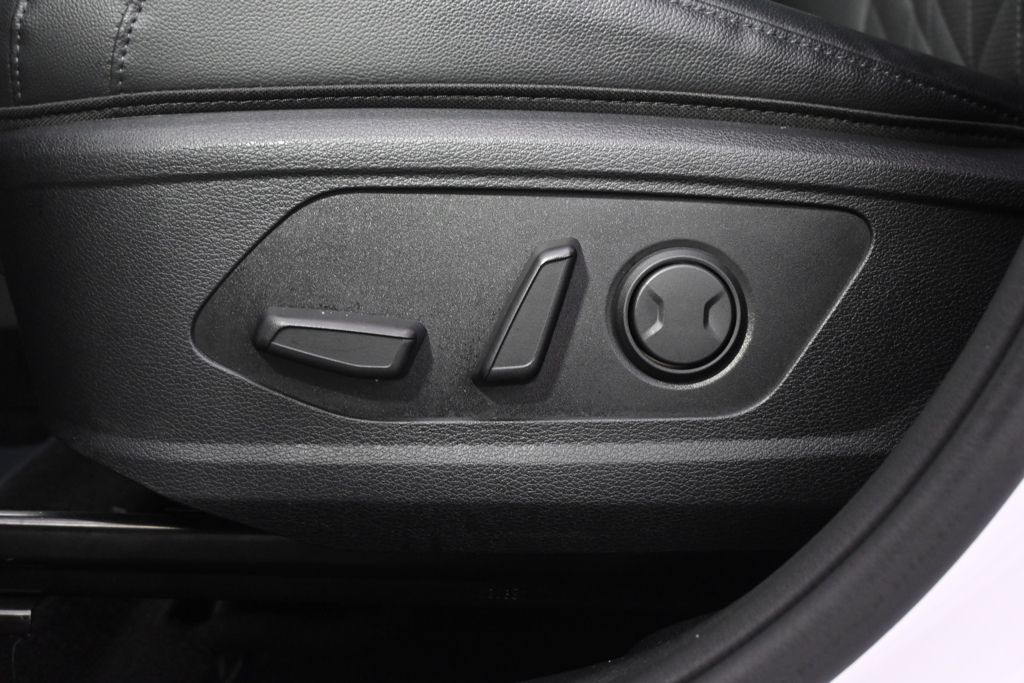 Used 2024 White Kia X-Line image 14