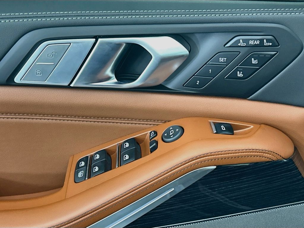Thumbnail: 2027 BMW X7 - 22
