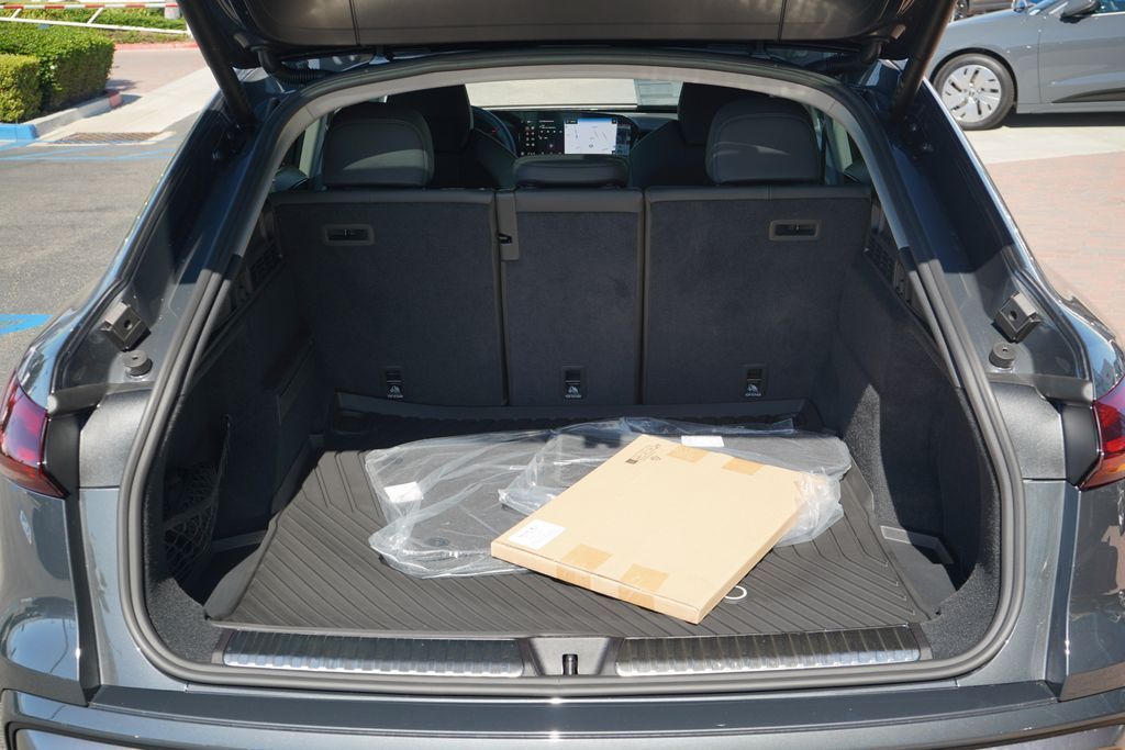 Thumbnail: 2025 Audi Q5 - 13