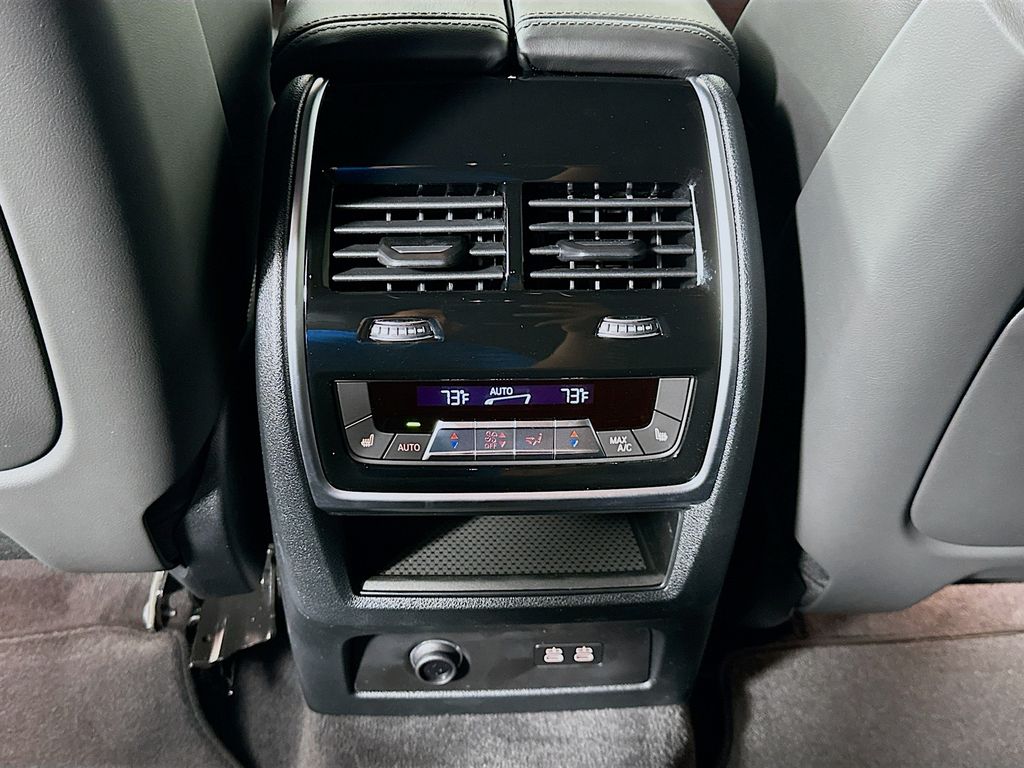 Thumbnail: 2026 BMW XM - 18