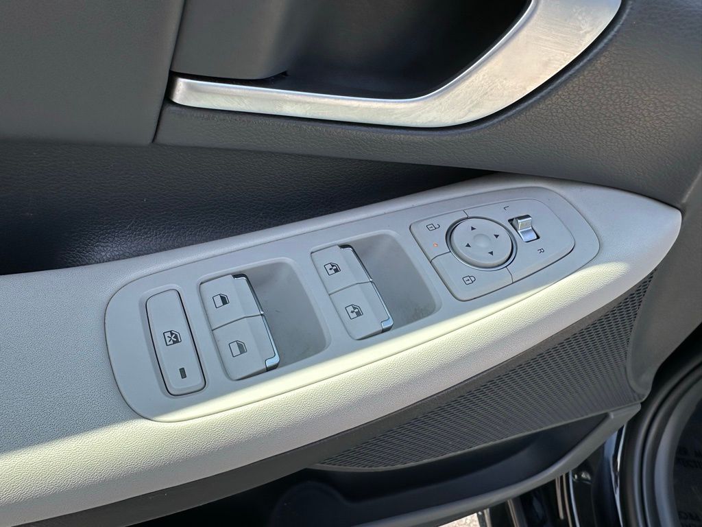 Used 2024 BLACK Hyundai SEL image 13
