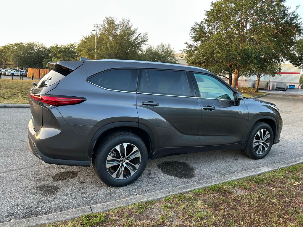 2022 Toyota Highlander XLE 5