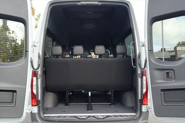 Thumbnail: 2026 Mercedes-Benz Sprinter - 9