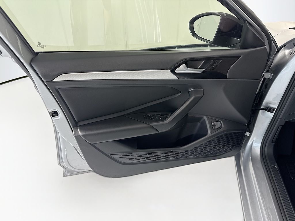Thumbnail: 2021 Volkswagen Jetta - 24