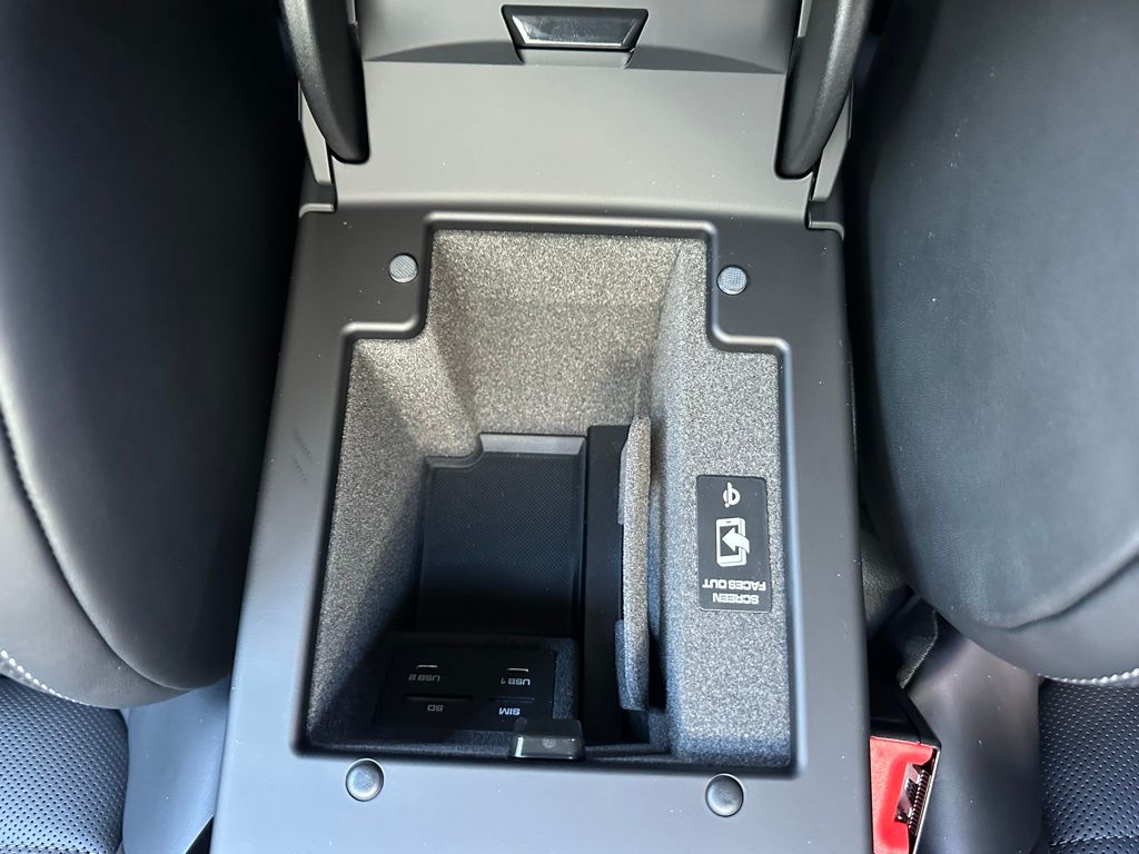 Thumbnail: 2026 Porsche Macan - 30