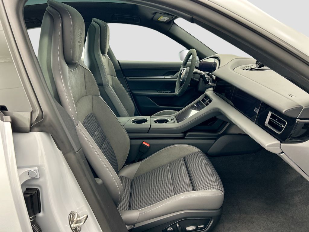 Thumbnail: 2026 Porsche Taycan - 22