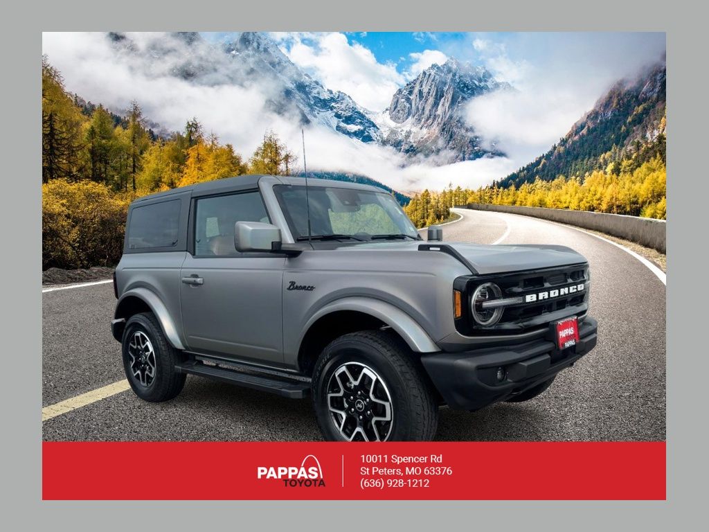 Iconic Silver Metallic 2023 Ford Bronco SUV / Crossover Four-Wheel Drive Automatic