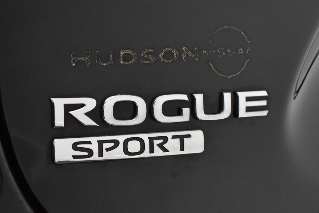 Thumbnail: 2021 Nissan Rogue Sport - 9