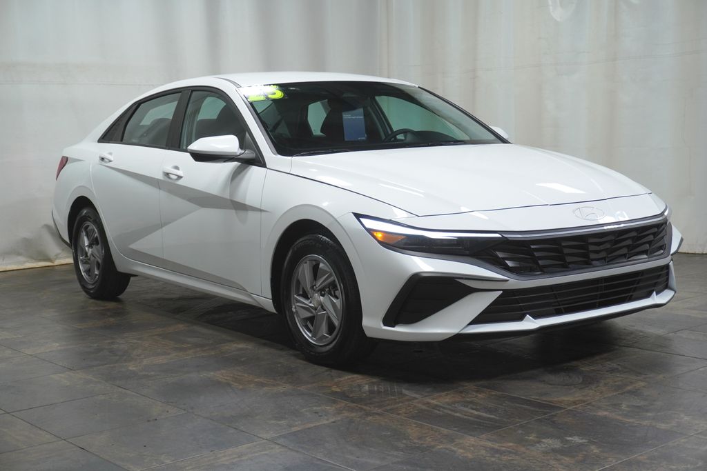 2025 Hyundai Elantra SE