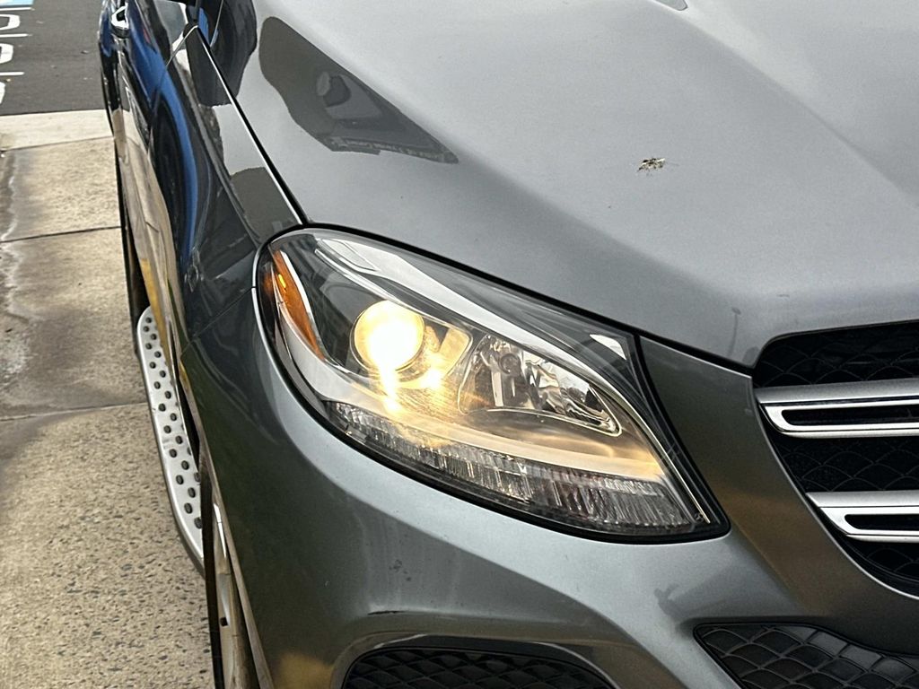 Thumbnail: 2017 Mercedes-Benz GLE - 4