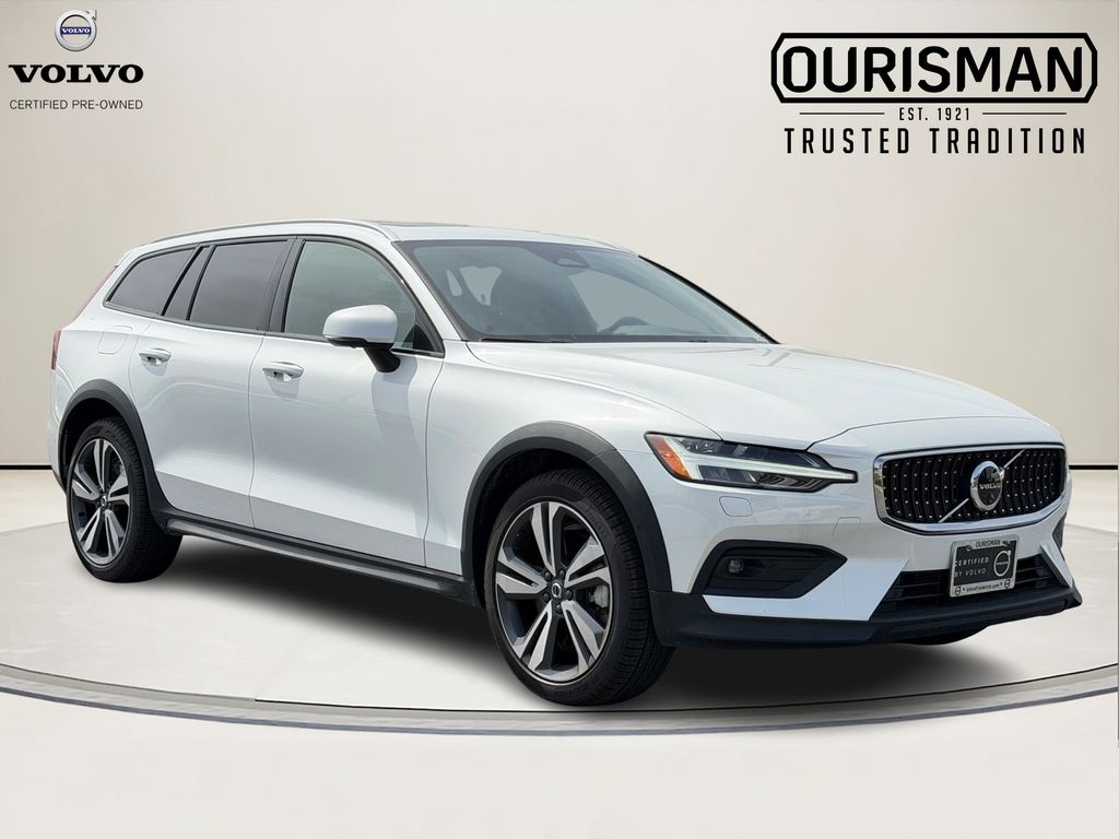 Crystal White Pearl 2025 Volvo V60 Cross Country B5 Plus AWD Wagon All-Wheel Drive Automatic