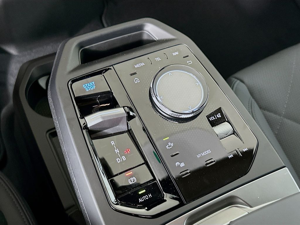 Thumbnail: 2026 BMW iX - 15