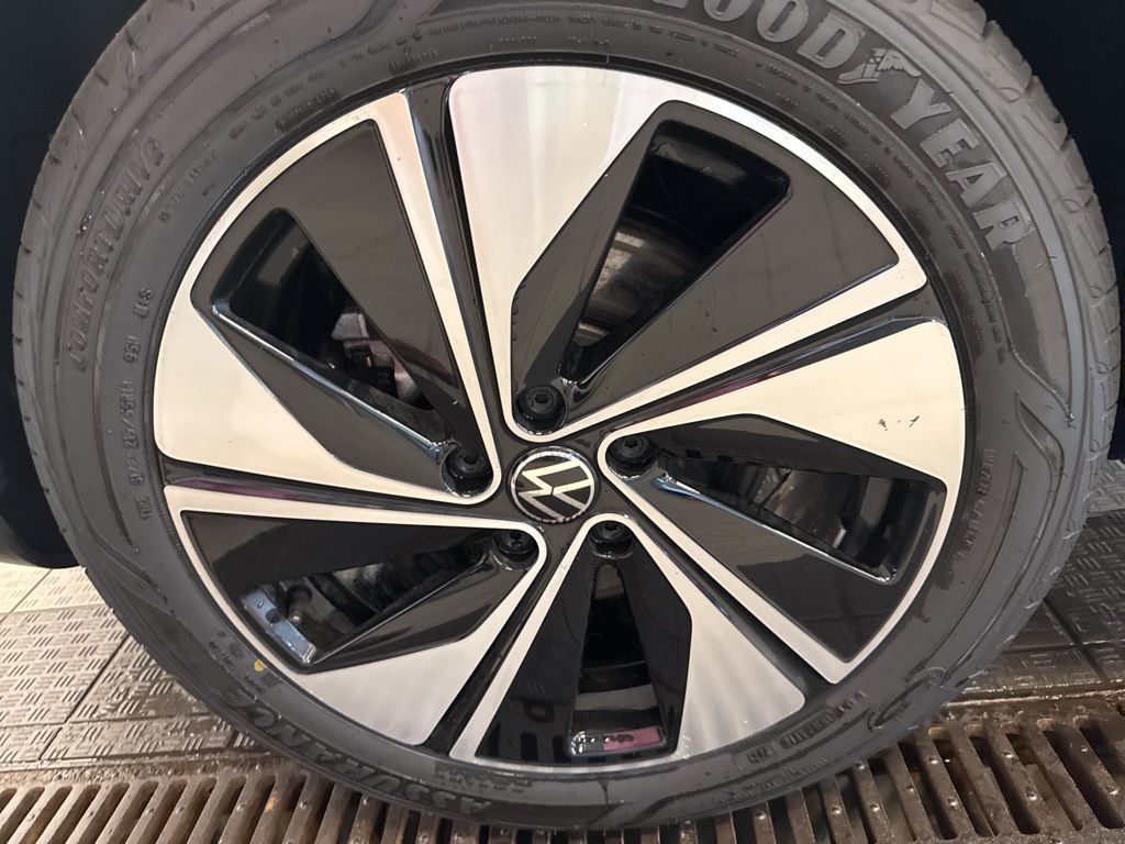 2023 Volkswagen Taos SE photo 4