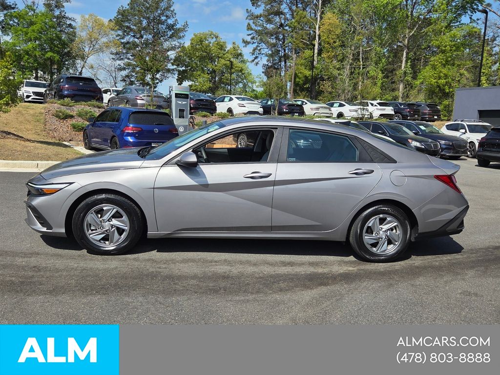Used 2024 Silver Hyundai SE image 3