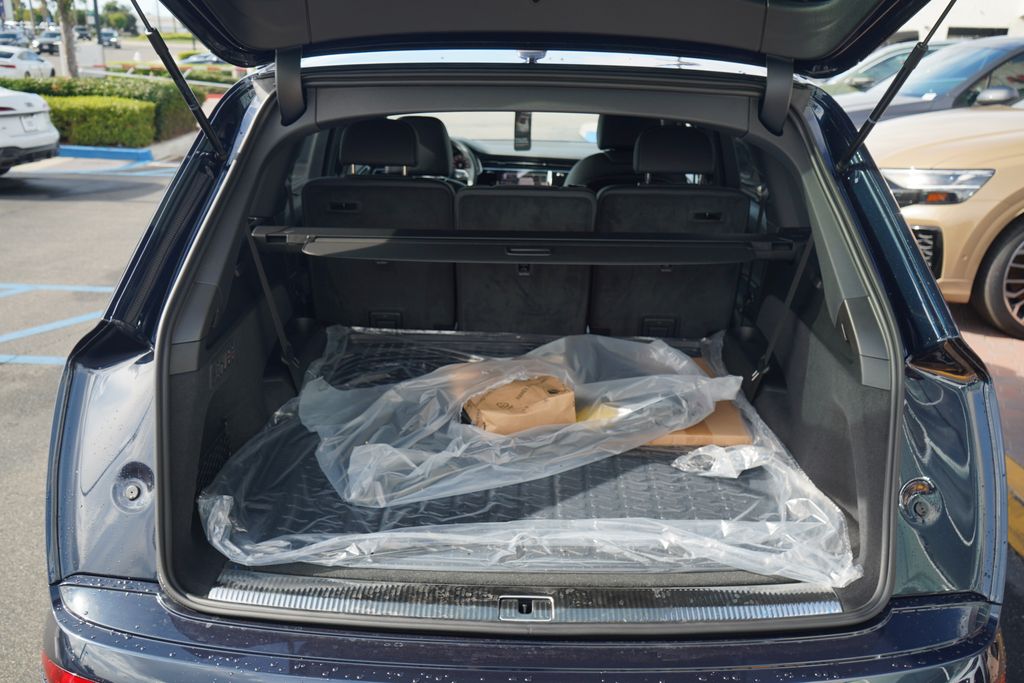 Thumbnail: 2026 Audi Q7 - 11