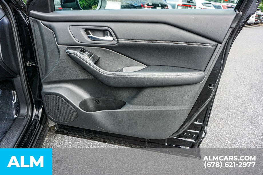 Used 2026 Black Nissan SL image 52