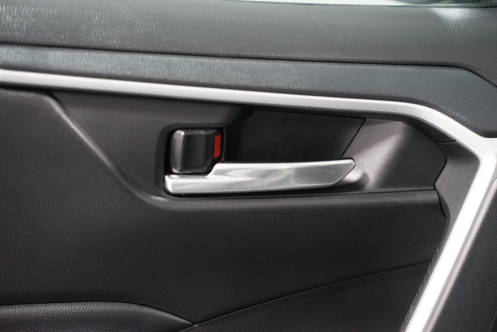 Thumbnail: 2023 Toyota RAV4 - 32