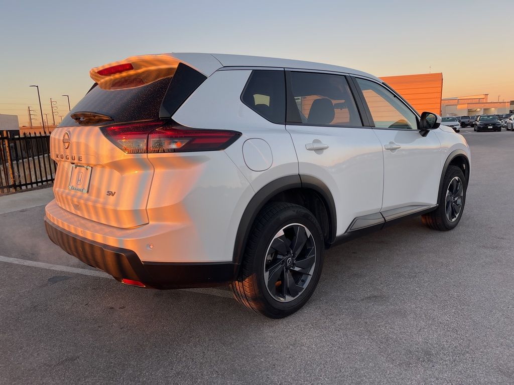 Thumbnail: 2024 Nissan Rogue - 4