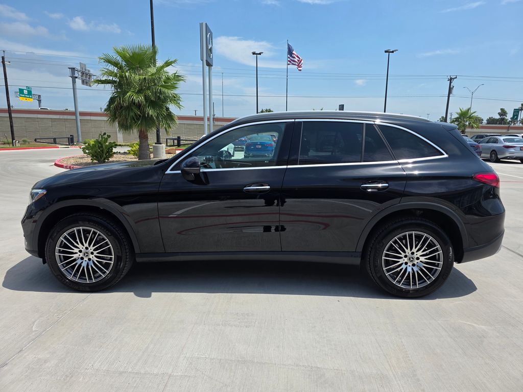 New 2026 Black Mercedes-Benz GLC 300 image 4