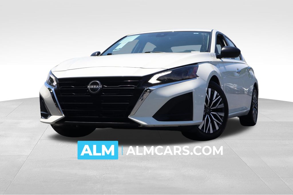 Glacier White 2025 Nissan Altima Sedan Front-Wheel Drive Continuously Variable Transmission