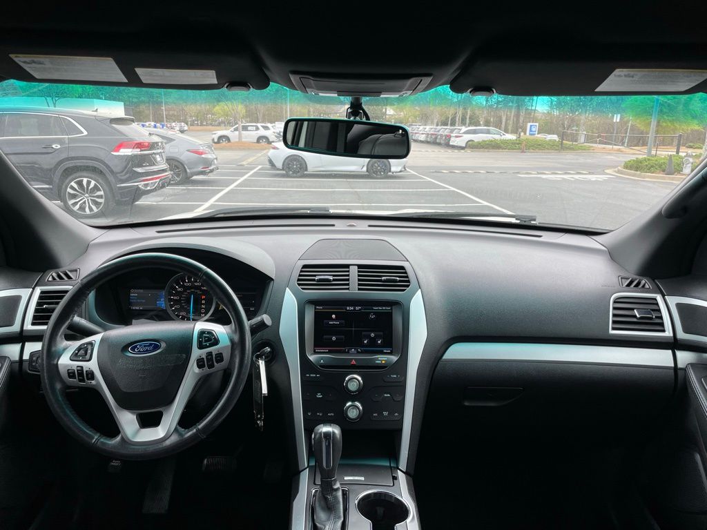 Thumbnail: 2015 Ford Explorer - 10