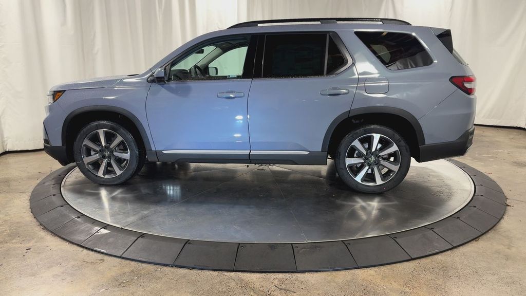 new 2025 Honda Pilot car, priced at $51,550
