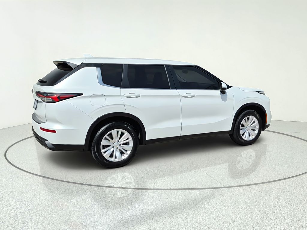 2025 Mitsubishi Outlander ES White at North Houston Mitsubishi
