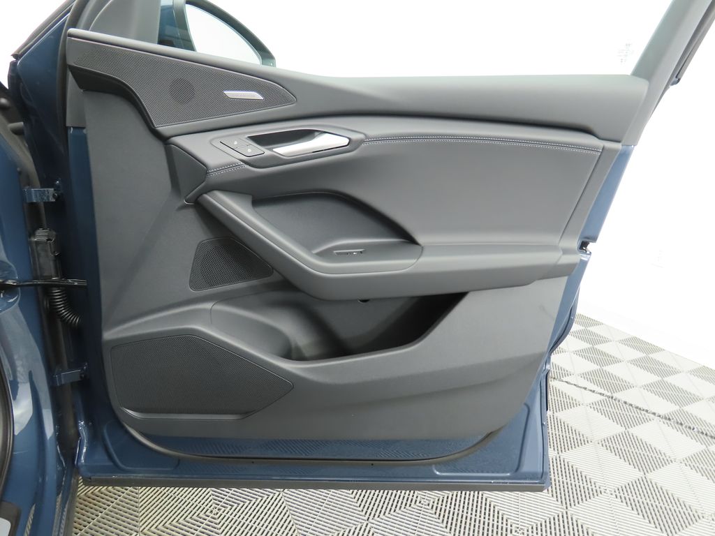 Thumbnail: 2025 Audi Q6 e-tron - 27