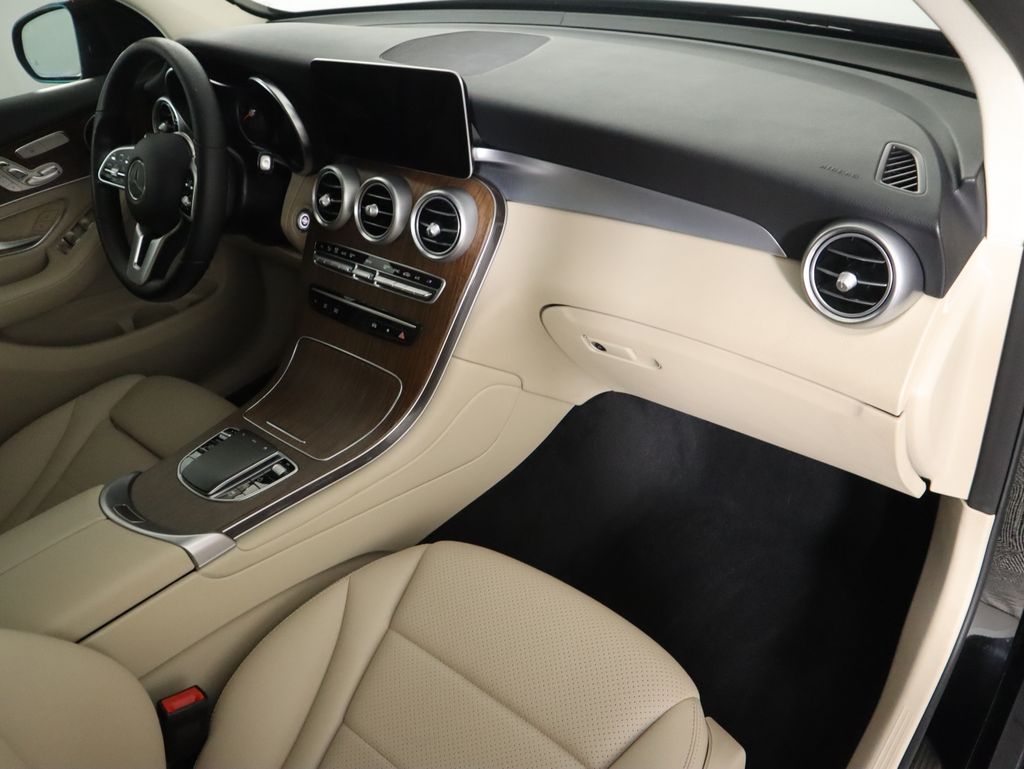 Thumbnail: 2022 Mercedes-Benz GLC - 17