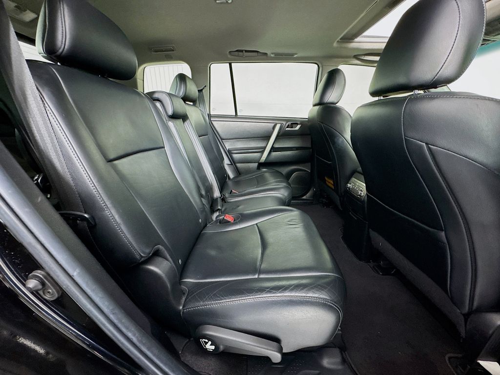 Used Car 2013 Toyota Highlander  Se For Sale Under $15,000 In Austin, Texas