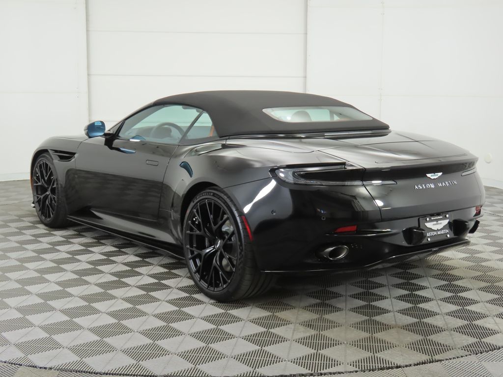 2025 Aston Martin DB12  15