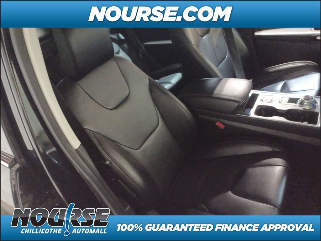 2022 Ford Edge Titanium photo