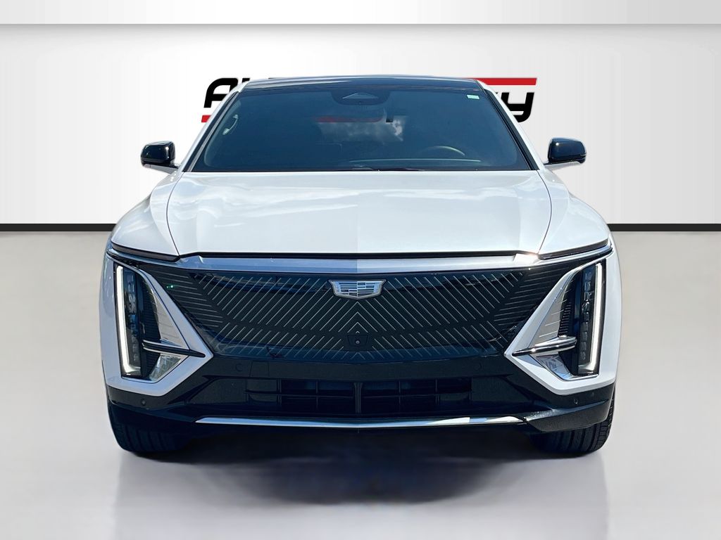 Used 2025 White Cadillac Luxury image 2