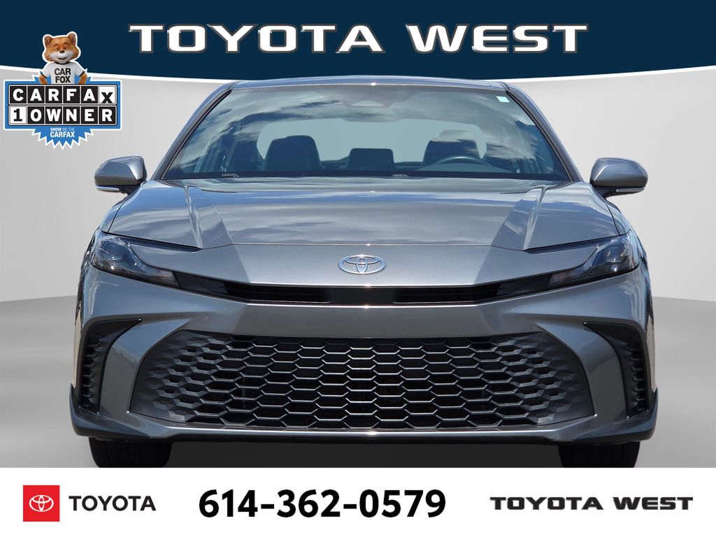 Used 2025  Toyota SE image 3