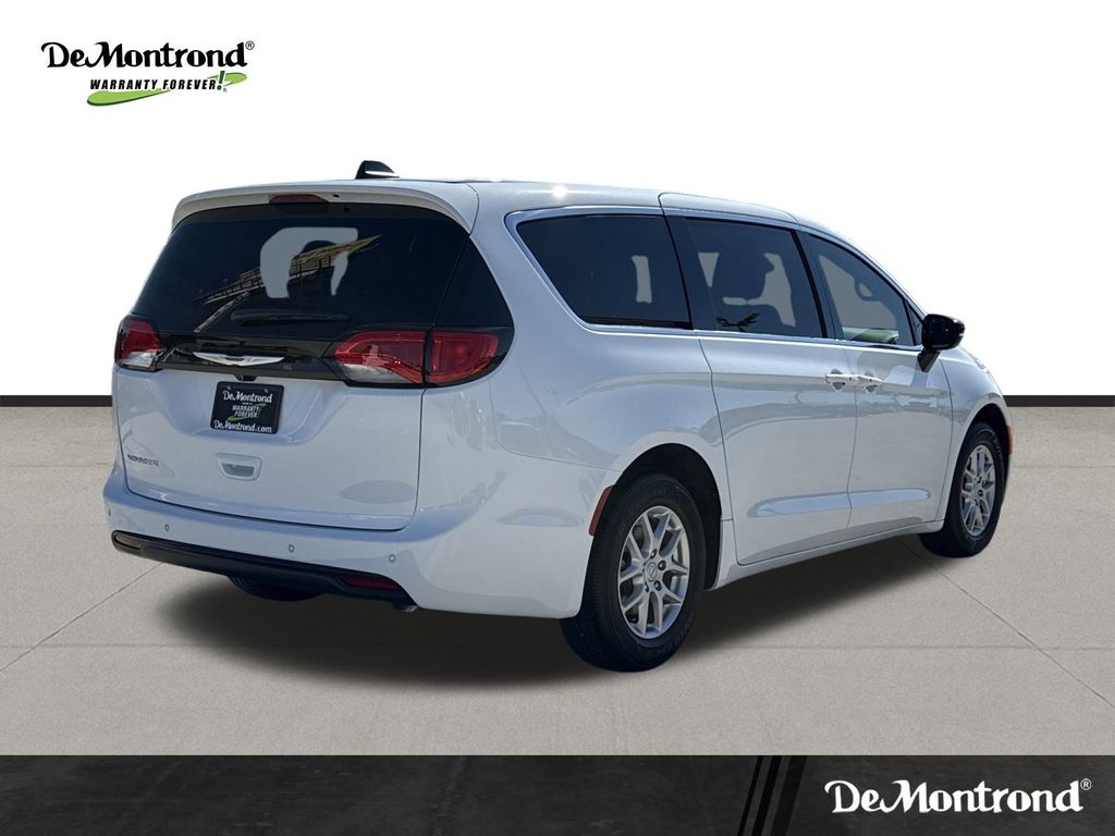 2026 Chrysler Voyager LX - 4