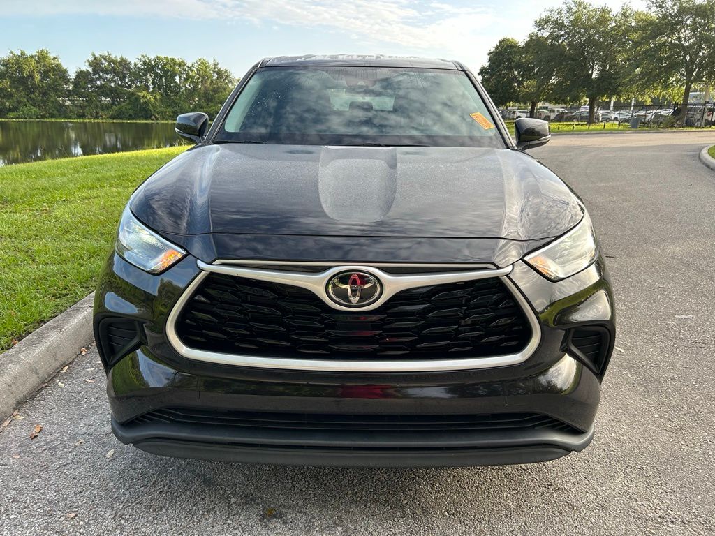 Thumbnail: 2022 Toyota Highlander - 8