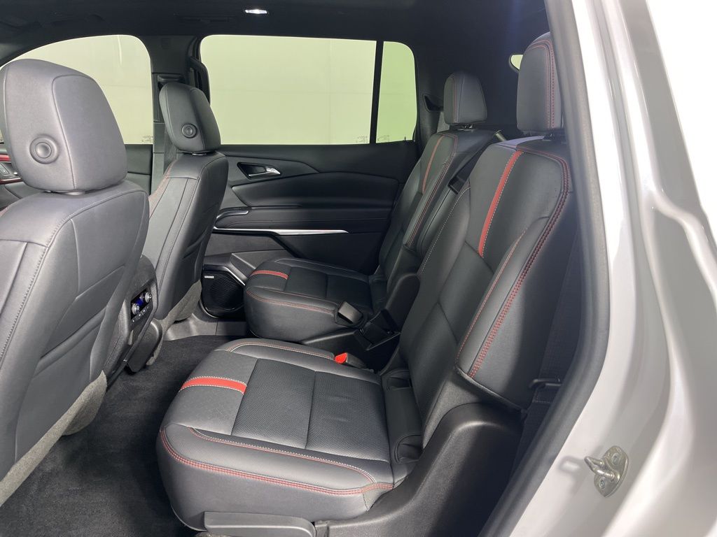 Thumbnail: 2024 Chevrolet Traverse - 25