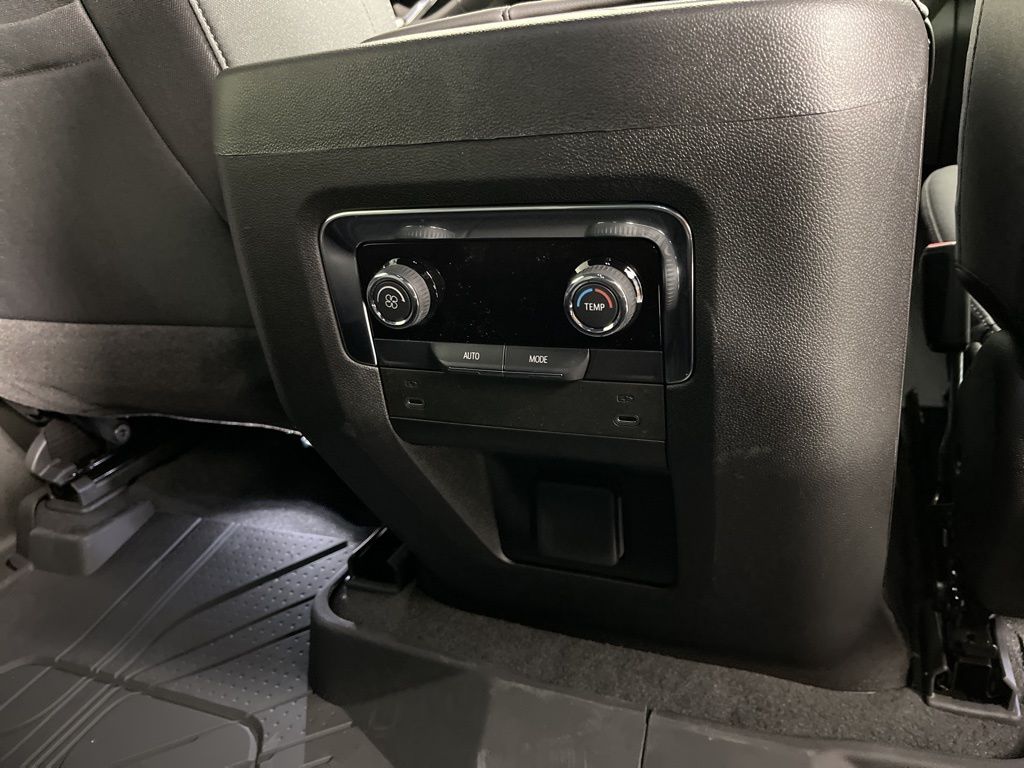 Thumbnail: 2025 Chevrolet Suburban - 17